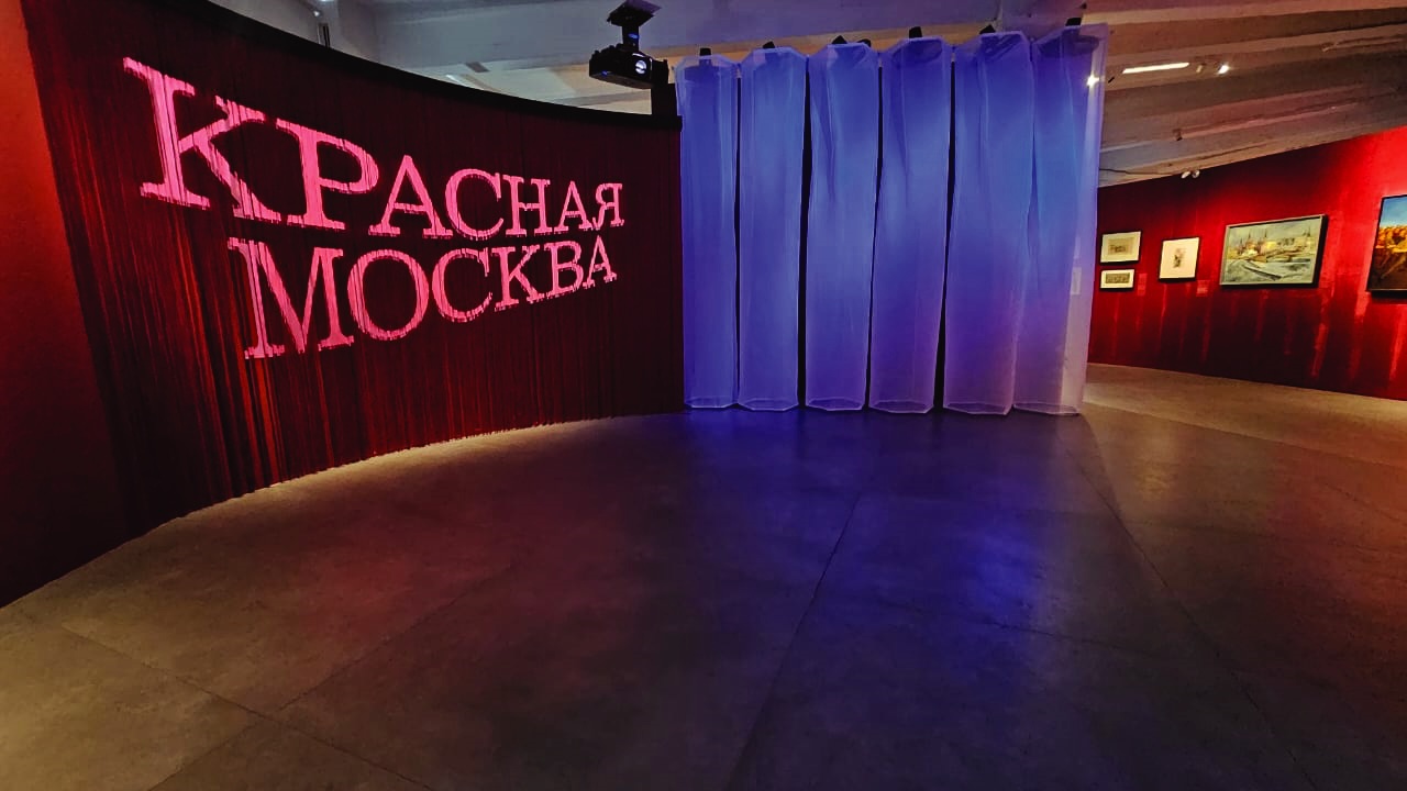 ЦЕНТР ЗОТОВ: КРАСНАЯ МОСКВА. ЖЕНЩИНА В БОЛЬШОМ ГОРОДЕ